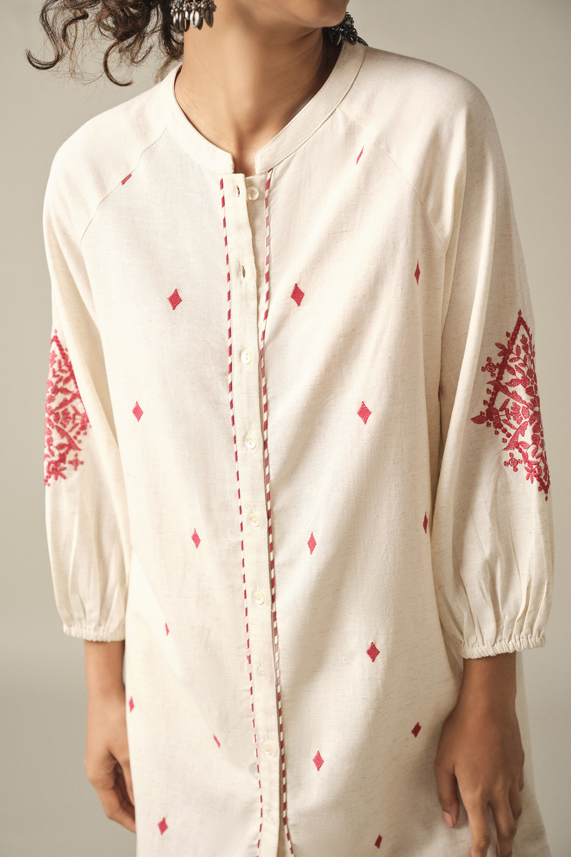 Embroidered Kurta Set in Natural, Natural, image 2
